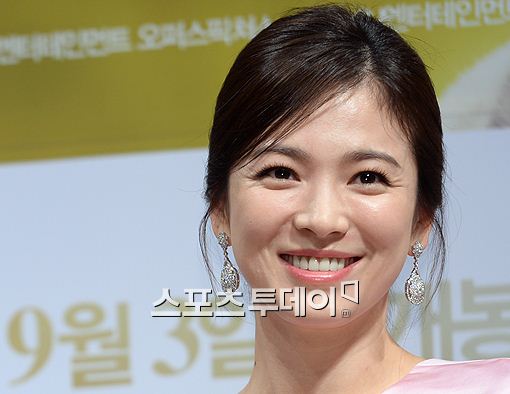 송혜교가 조인성을 응원하기 위해 '괜찮아 사랑이야' 촬영장을 방문했다.