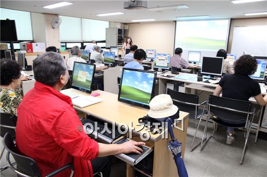 [포토]광주 동구, 주민대상 컴퓨터교육 실시
