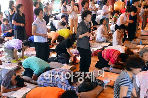 [포토]수능 기도를 위해 모인 어머니들