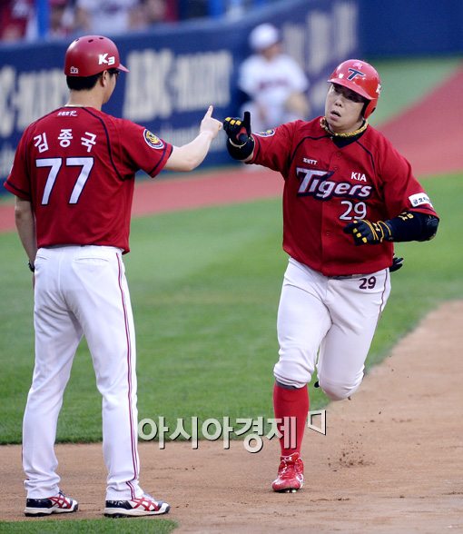 [포토]나지완,'첫 타석부터 시원한 홈런포'