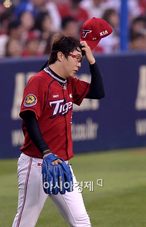 [포토]연속 안타로 역전을 허용한 양현종