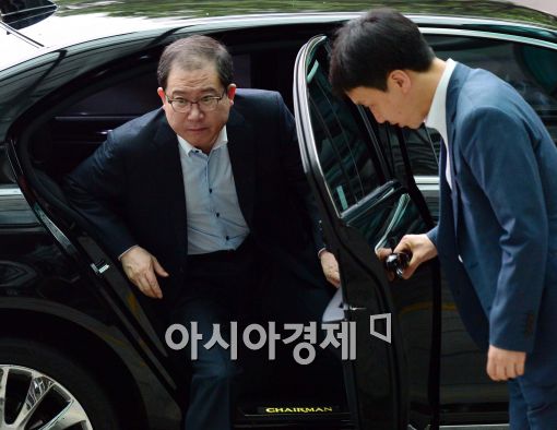 [포토]사의표명한 이성한 경찰청장, 경찰청으로 출근