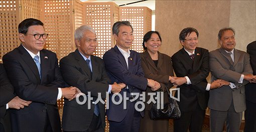 [포토]아세안국가 대사 만나는 정종섭 장관