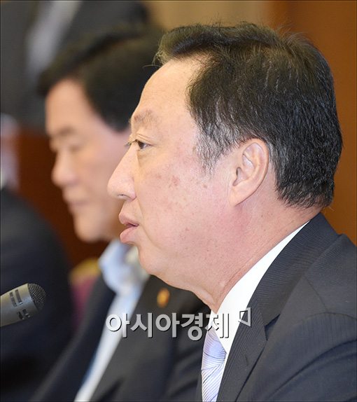 [포토]모두 발언하는 박용만 회장