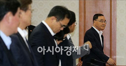 [포토]부패척결회의 참석하는 정홍원 총리