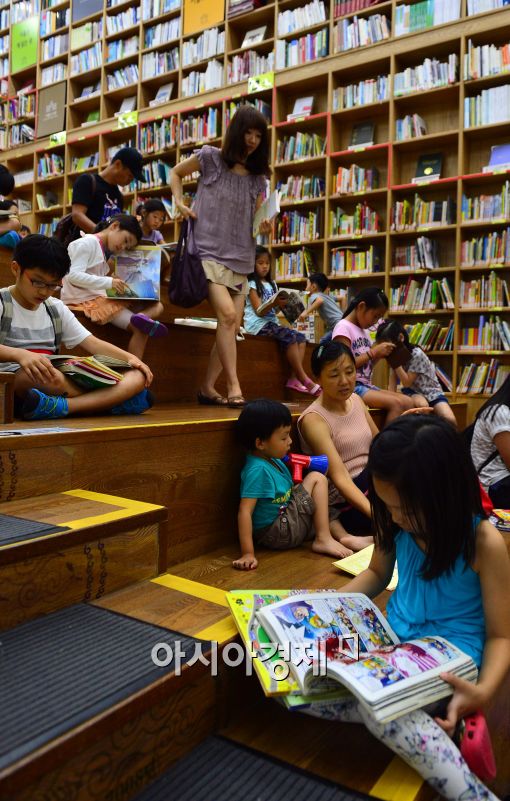 [포토]서울시 도서관 찾은 어린이들과 학부모들