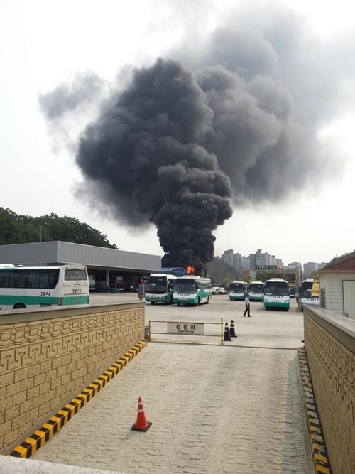 안동 화재 유조차량과 관광버스가 충돌…'펑'소리나며 폭발