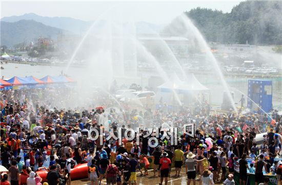 정남진 장흥 물축제, 군민들의 애틋한 감동의 파노라마 이어져 