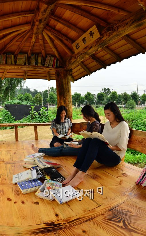 [포토]독서 삼매경에 빠진 시민들