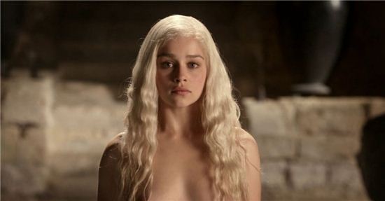 왕좌의 게임에서 노출신을 선보인 에밀리아 클락(사진: HBO 방송화면 캡처)