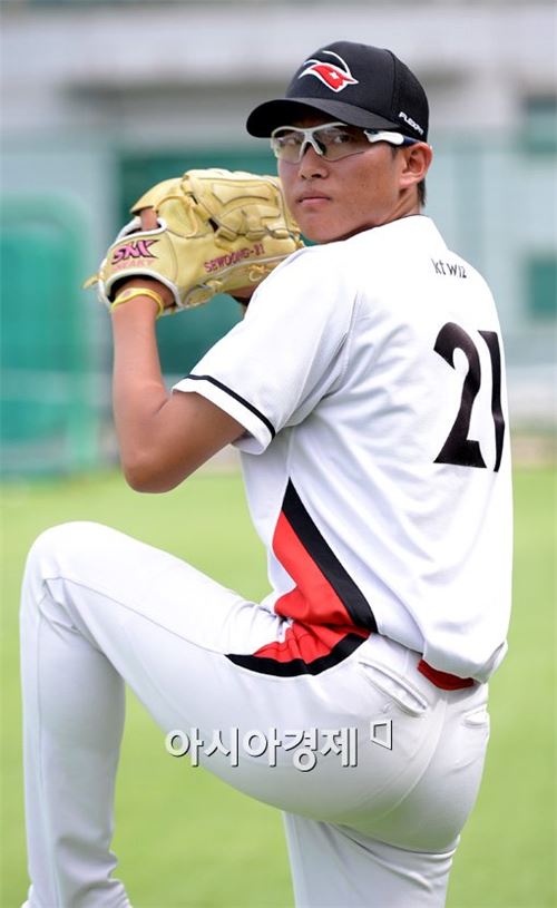 '짠물투구' kt·'홈런 세 방' 롯데, 2연승 질주