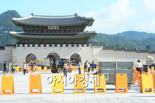 [포토]광화문광장은 교황 맞이 준비중 