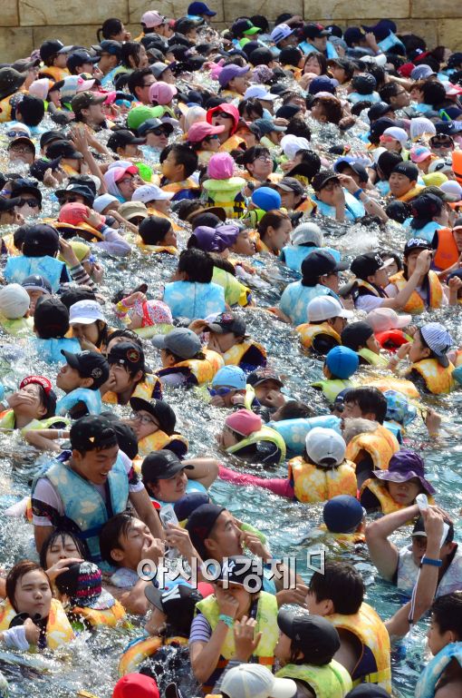 [포토]'더위에는 물놀이'