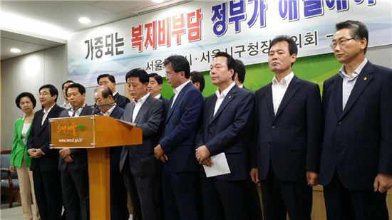 서울시 구청들 기초연금 지급 불능 사태오나?(종합)