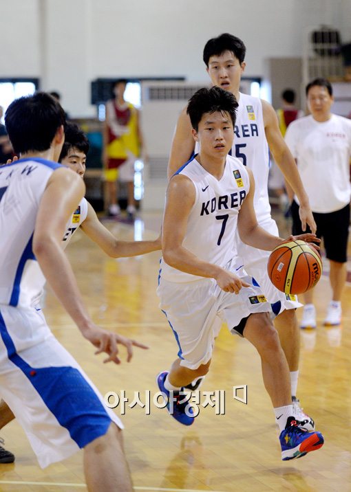[포토]훈련하는 18세 이하 남자농구 국가대표팀