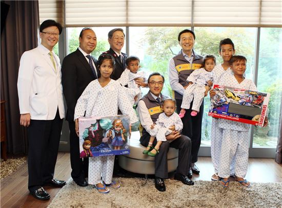 KB국민은행, 캄보디아 심장병 어린이 의료 지원