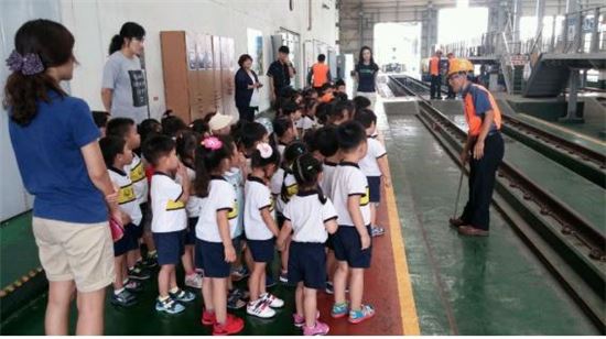 코레일 광주본부 목포역은 최근 철도안전 체험학습 프로그램을 진행, 3000여명의 어린이와 학생들이 참여했다.
