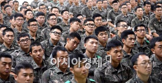 모병제 '찬반논란', "시기상조" VS "나아갈 방향"