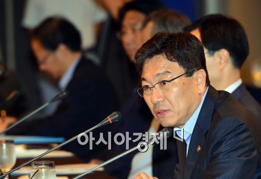 [포토]모두발언하는 윤상직 산업통상자원부 장관