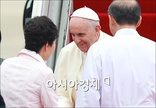 [포토]박근혜 대통령과 악수하는 프란치스코 교황