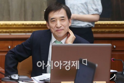 [포토]미소 짓는 이주열 한국은행 총재 