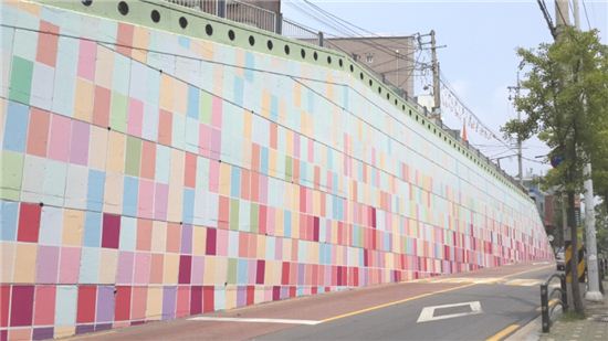 월곡중학교 옹벽 노을빛으로 물들다