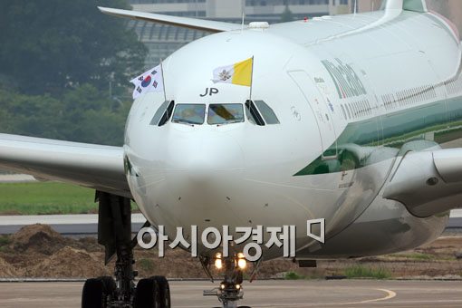 [포토]태극기 단 교황의 비행기 