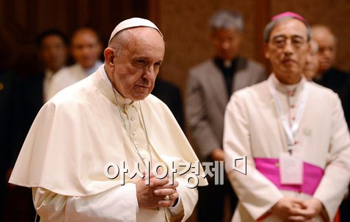 [포토]소성당에서 올리는 교황의 기도 