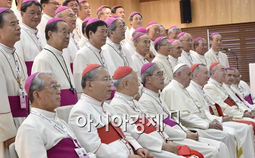 [포토]한국주교단과 기념사진 촬영하는 프란치스코 교황 