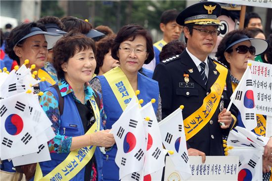 [포토]강남구, 광복절 태극기 달기 캠페인 펼쳐 