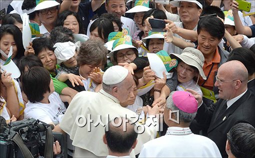 [포토]교황의 따뜻한 위로