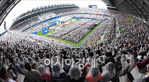 [포토]'비바 파파' 연호하는 신자들