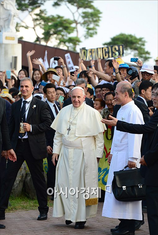 [포토]김대건 신부 생가 방문한 프란치스코 교황