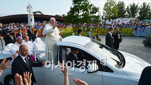 [포토] 신도들 만나는 프란치스코 교황