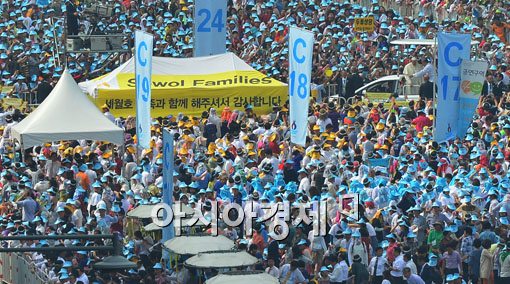 [포토]세월호 유가족에서 멈춘 교황의 발걸음 