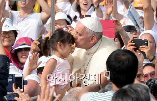 [포토]프란치스코 교황 "오늘은 모든 한국인에게 큰 기쁨의 날"