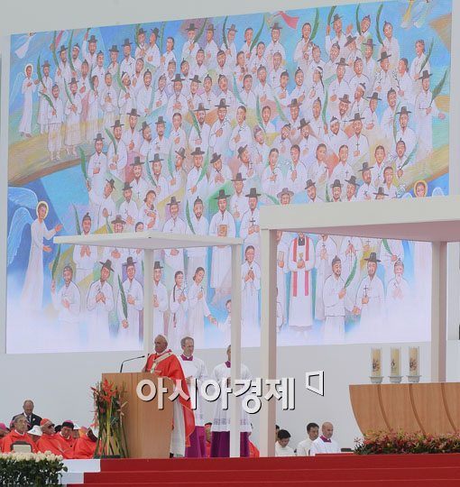 [포토]복자 124위 초상화 앞 프란치스코 교황 