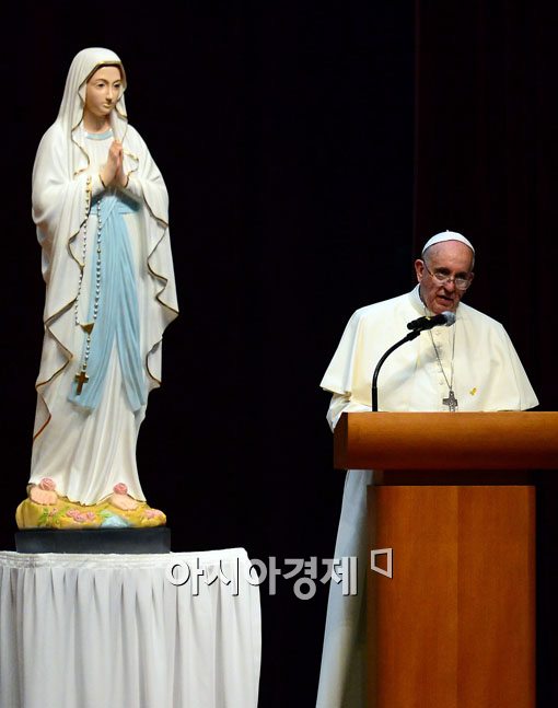 [포토]성모 마리아와 프란치스코 교황 