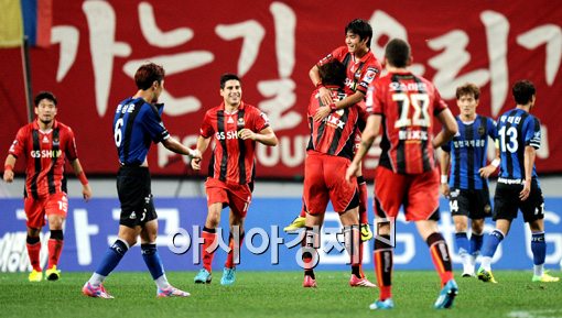 [포토]이상협,'5-1 골잔치에 내가 빠질 수 없지'