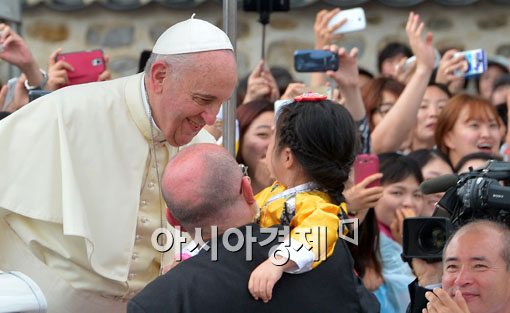 [포토]자애로운 미소의 프란치스코 교황 