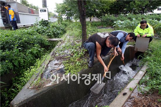 [포토]광주 북구, 폭우대비 지하차도 펌프시설 점검