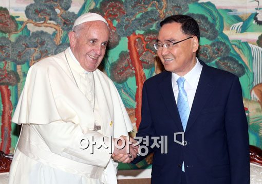 [포토]악수하는 프란치스코 교황-정홍원 총리 