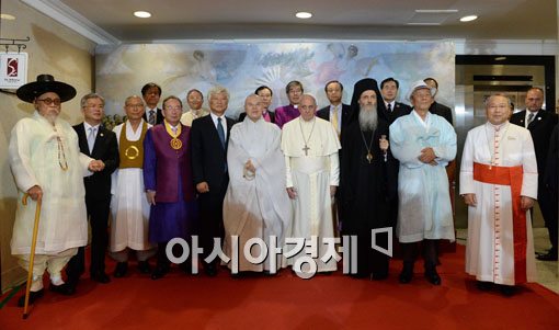 [포토]12개 종단 지도자들 만난 프란치스코 교황 