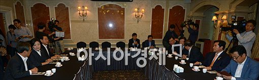 [포토]새정치, 비공개 상임고문단 회의