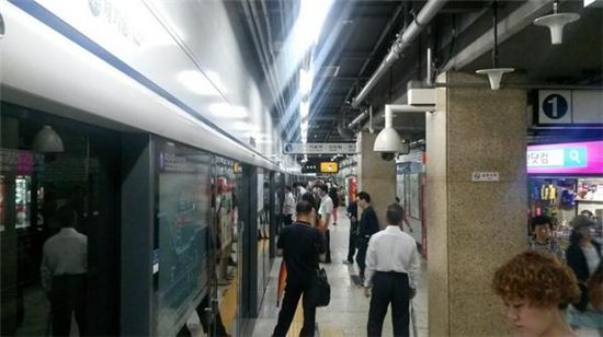 서울지하철 1호선 열차가 청량리역서 멈춰서는 사고가 발생했다. (사진=트위터 캡처)