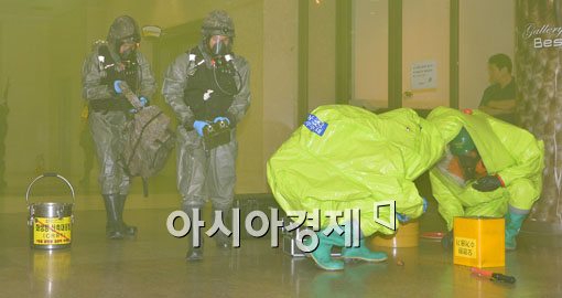 [포토]광화문역에 노란 연막가스? 무슨 일이? 