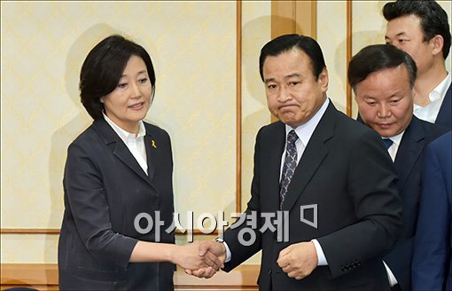 [포토]악수하는 박영선·이완구
