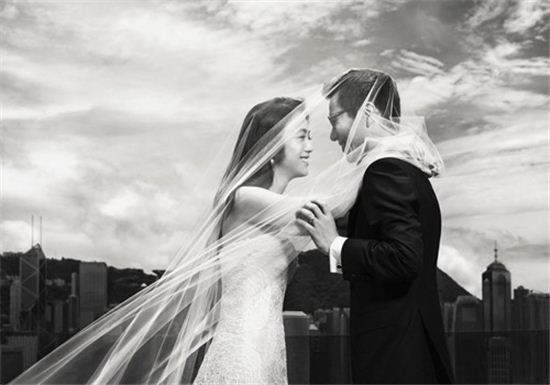 탕웨이 '결혼 사진' 보니…"이부부 앞으로 잘 살 것 같다"