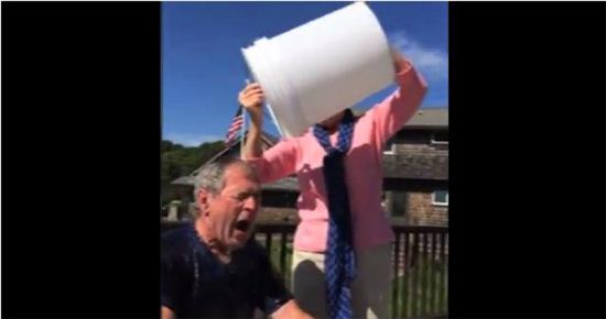 조지 부시 '얼음물 샤워' 後  클린턴에 "생일 선물로 얼음물 보낸다"