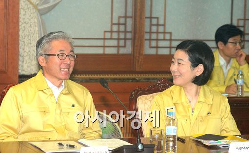 [포토]밝은 표정의 김종덕 장관-김희정 장관 